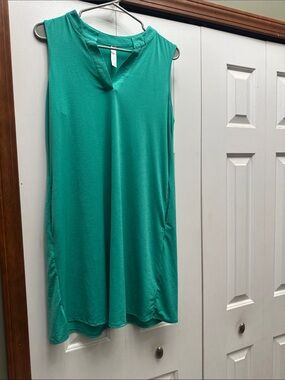 Sleeveless V-Neck dress in Teal